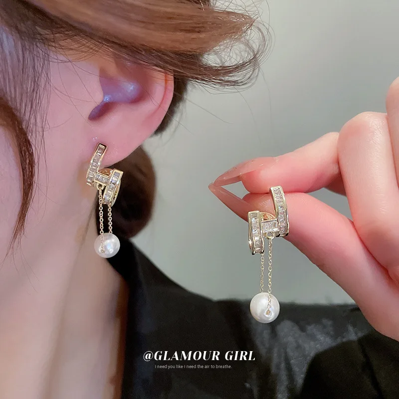 

Elegant Golden Zircon Misplaced Pearl Earrings For Woman Korean Fashion Jewelry South Korea Holiday Gifts New Earring Bijouterie