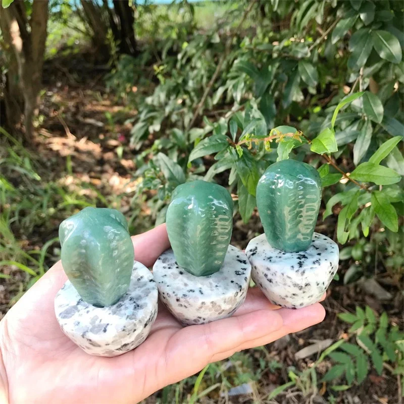 1 шт., натуральные кристаллы зеленого цвета 1 шт., натуральные кристаллы зеленого цвета