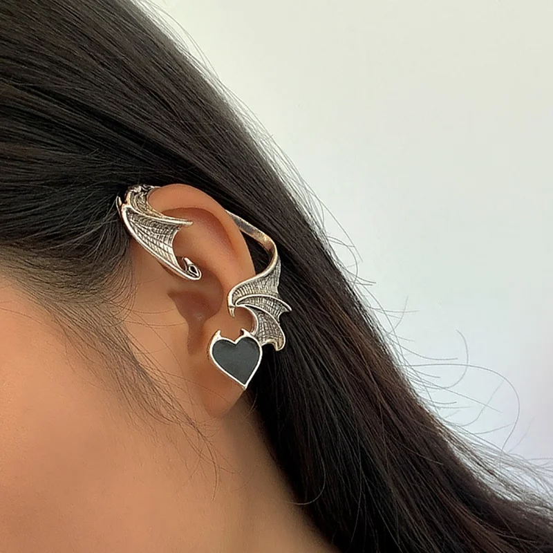 

VSnow Streetwear Black Heart Clip Earrings for Women Imitation Wings Irregular C Shape Silver Color Metal Earrings Jewelry