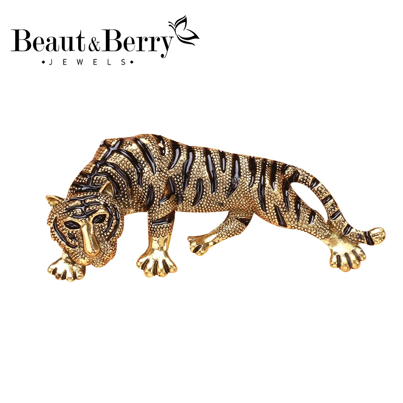 

Beaut&Berry Zircon Tiger Brooch Pins Sparkling Big Crystal In the Tail of Tiger Copper Animal Women Brooches Luxuyr Jewelry Gift