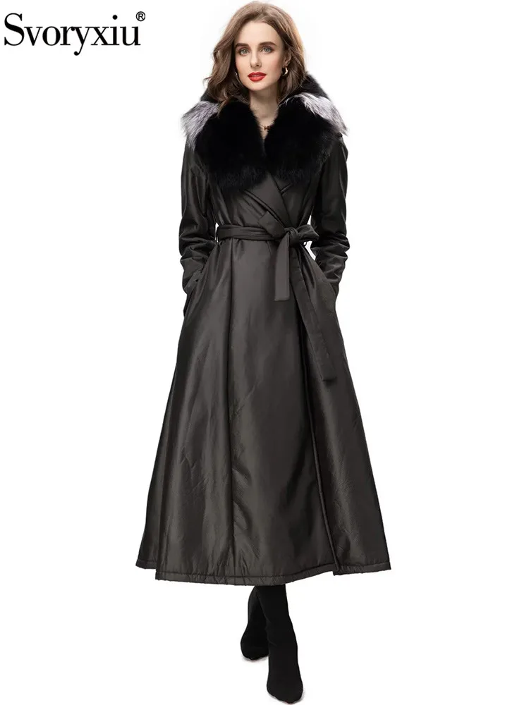 Женское пальто с отложным воротником Svoryxiu Черное длинное со съемным лисьим мехом