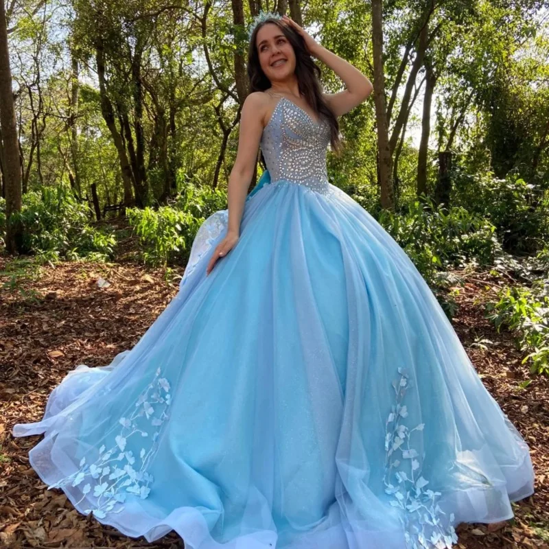 Фото Небесно-голубое платье Quinceanera с открытыми плечами и кристаллами, кружевное блестящее цветочное платье с бантом, платья de 15, Quinceanera ﻿ Индивидуальный №1