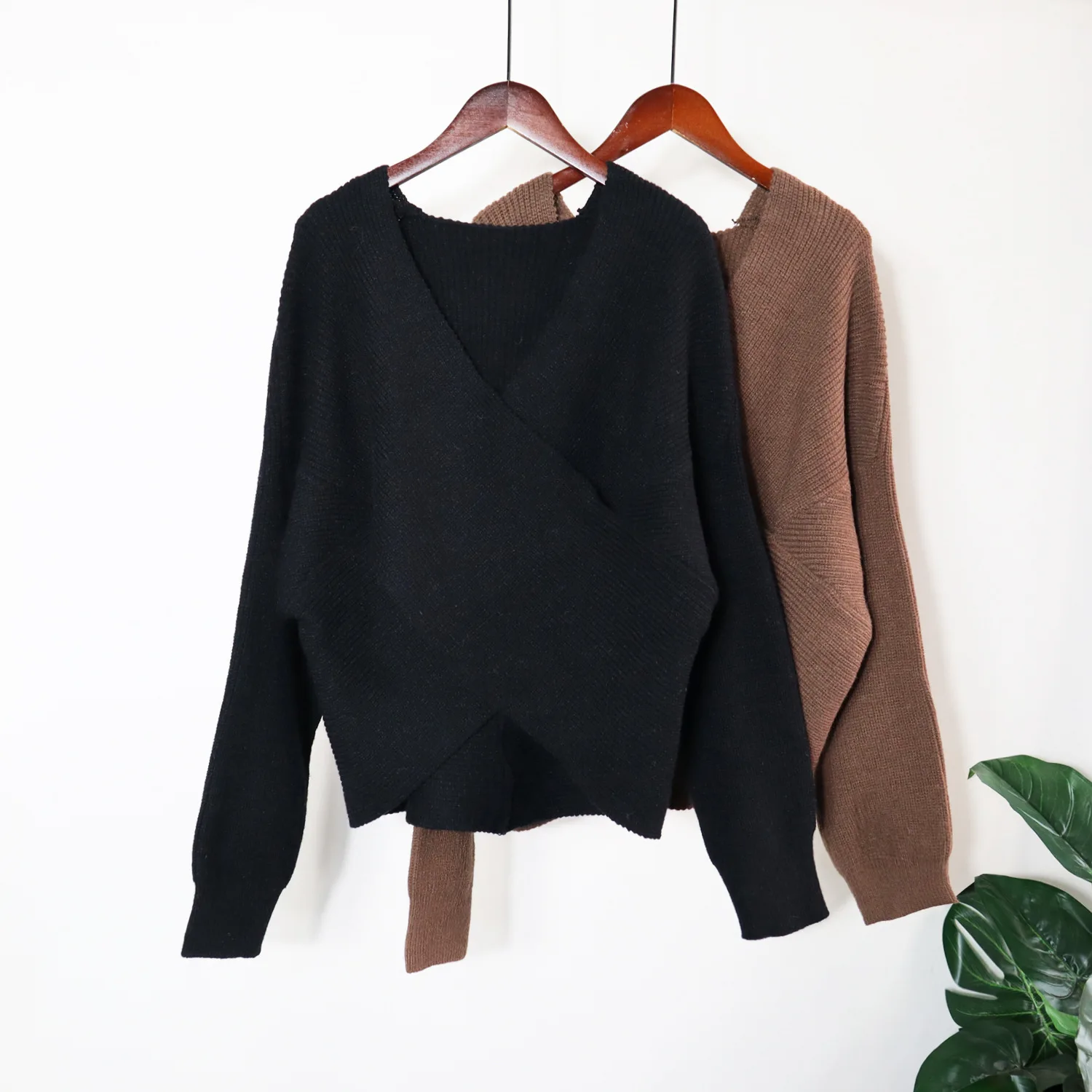 

Pregnant women 2021 winter new loose V-neck sweater pullover Black