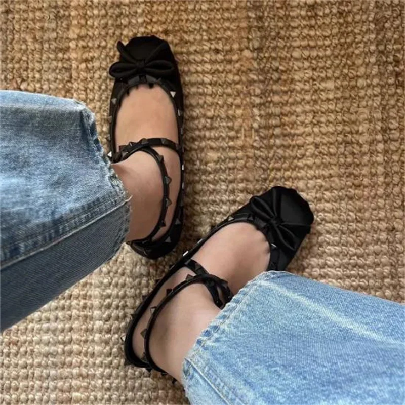Женские туфли с заклепками и бантом-бабочкой на Плоском Каблуке