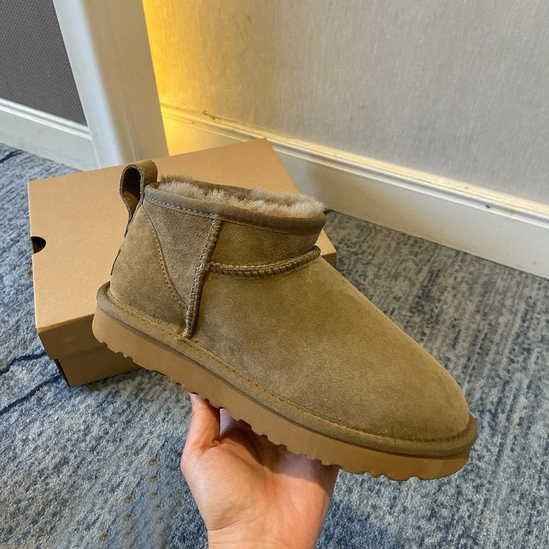 Женские зимние сапоги из плотного плюша на резинке