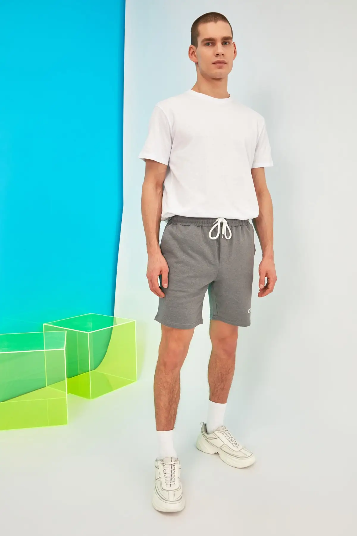 

Trendyol Men 'S Regular Fit Shorts & Bermuda TMNSS21SR0139
