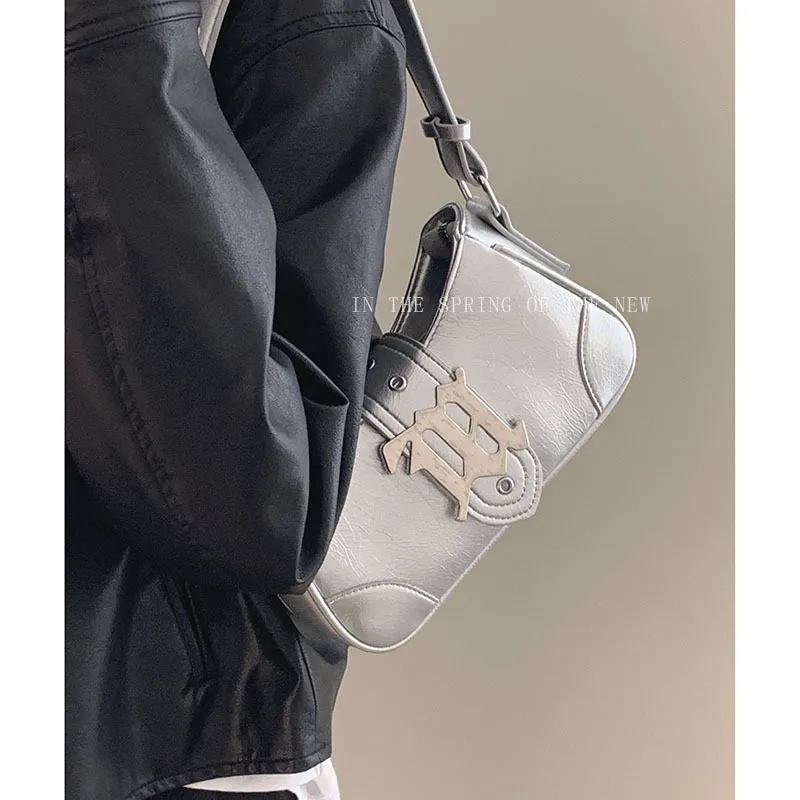 

Small and Lightweight Underarm Bag for Women's Summer 2023 New Fashion Cool Method Stick Bag Versatile INS One Shoulder Handbag