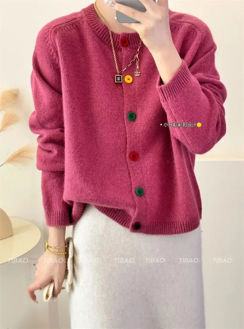 Корейский сладкий и свежий трикотаж с круглым вырезом красочными пуговицами