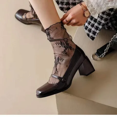 Кружевные носки Macroupta