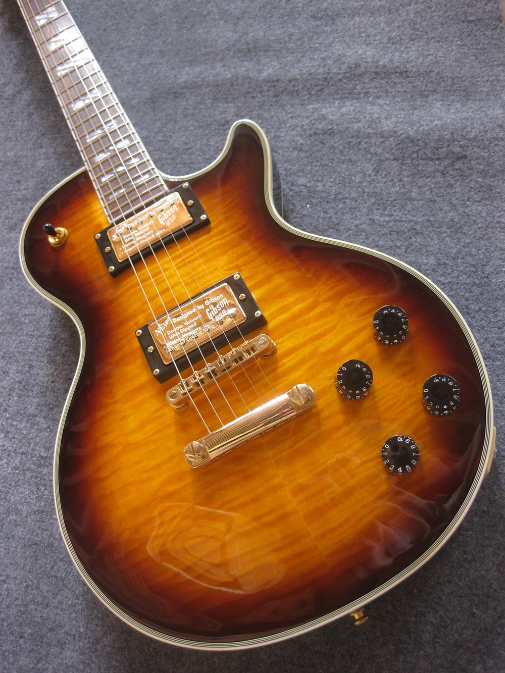 

ЭЛЕКТРИЧЕСКАЯ ГИТАРА LP высокого качества на заказ, двухсторонние виниры из древесины клена и пламени, подставка из розового дерева, золотые...