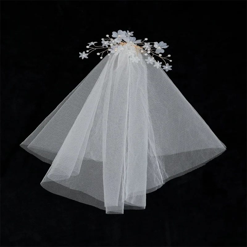 

Exquisite and luxurious hair comb Dress photo accessoriesFloral shapeManual bead nailing Flower & Faux Pearl Decor Bridal Veil