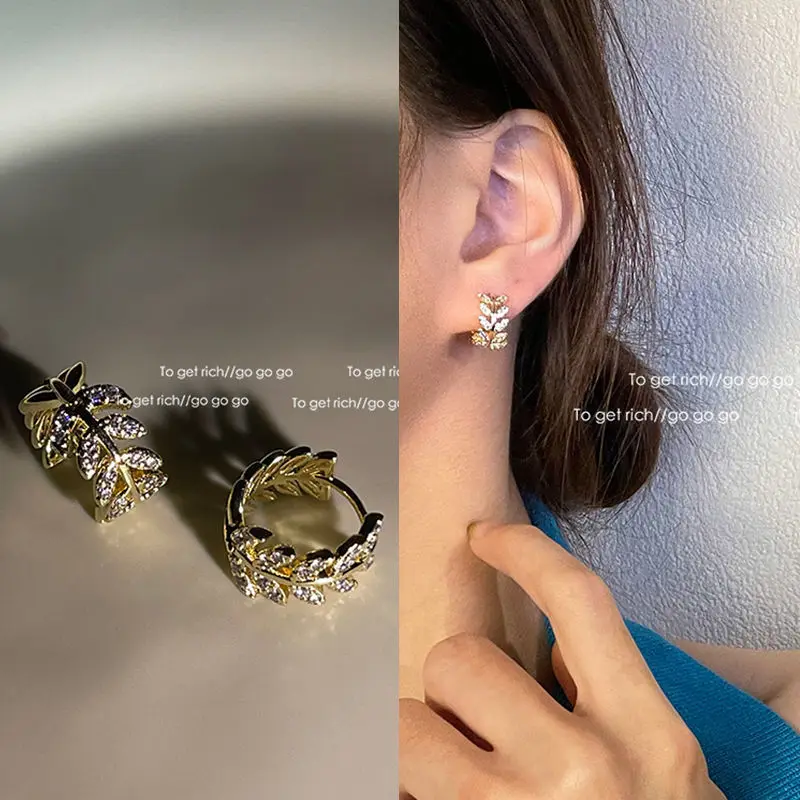 

20222 New Fashion Golden Rhinestone Left Hoop Earrings for Woman Golden Left Loop Earrings Wedding Jewelry Wholesale Gift