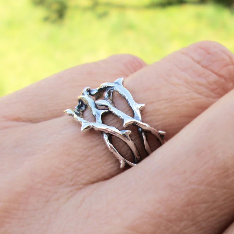 Женское и мужское серебряное кольцо с короной шипов