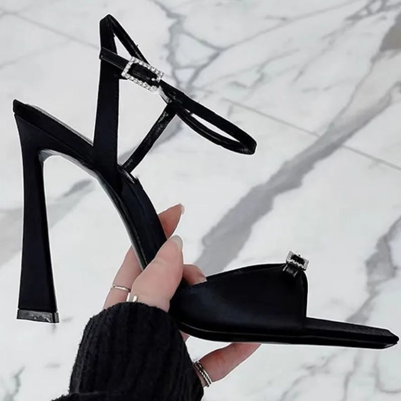 Women's Sandals 2023 Summer New Fashion Rhinestone Needle Button Black Satin Fine High Heel Open Toe Roman Shoes.