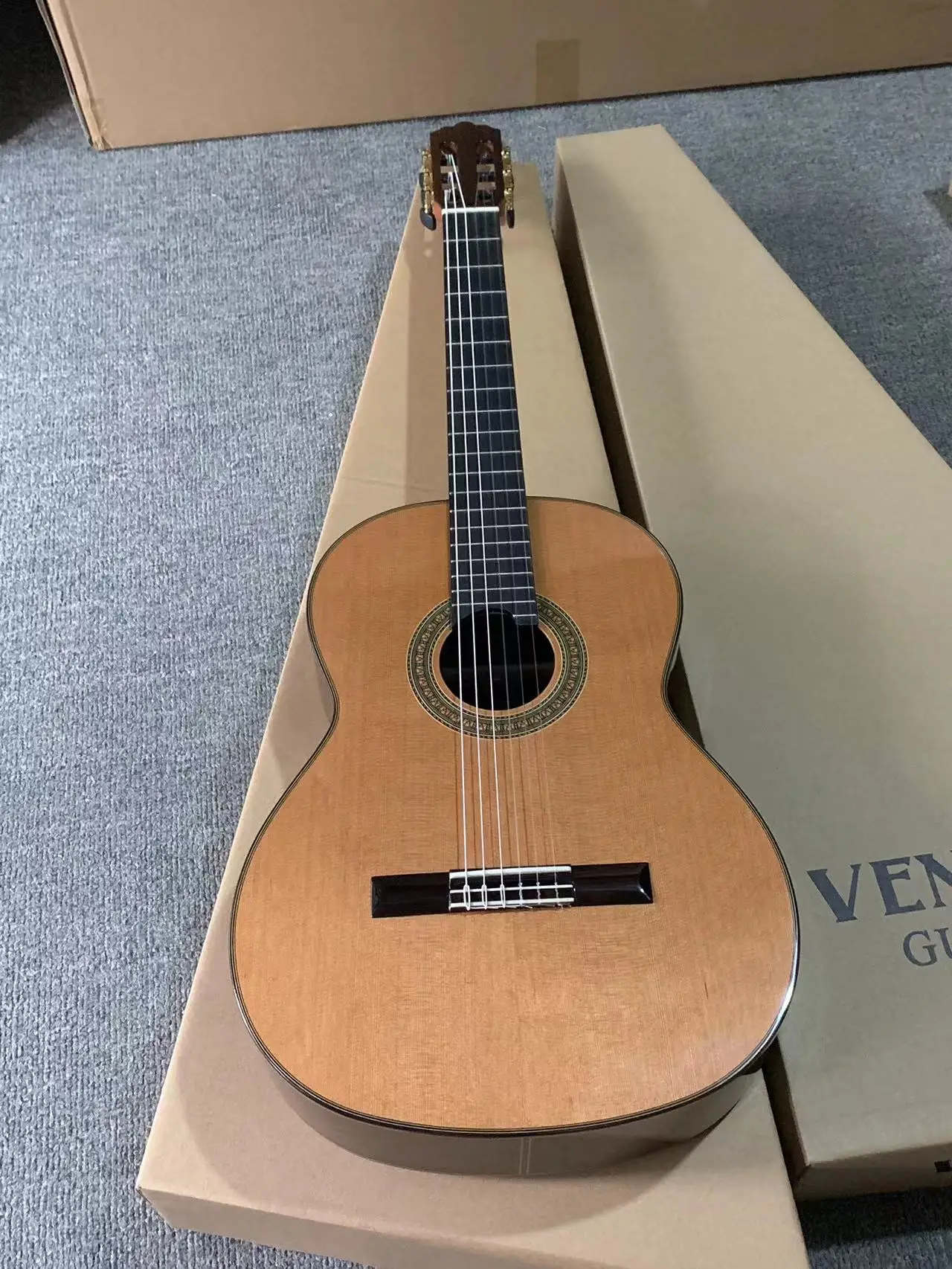 

AC-130C Professional Handmade 39 inch Full Solid Acoustic Classical guitar With Cedar Top/ Solid Rosewood Body +Hard case,Gloss,