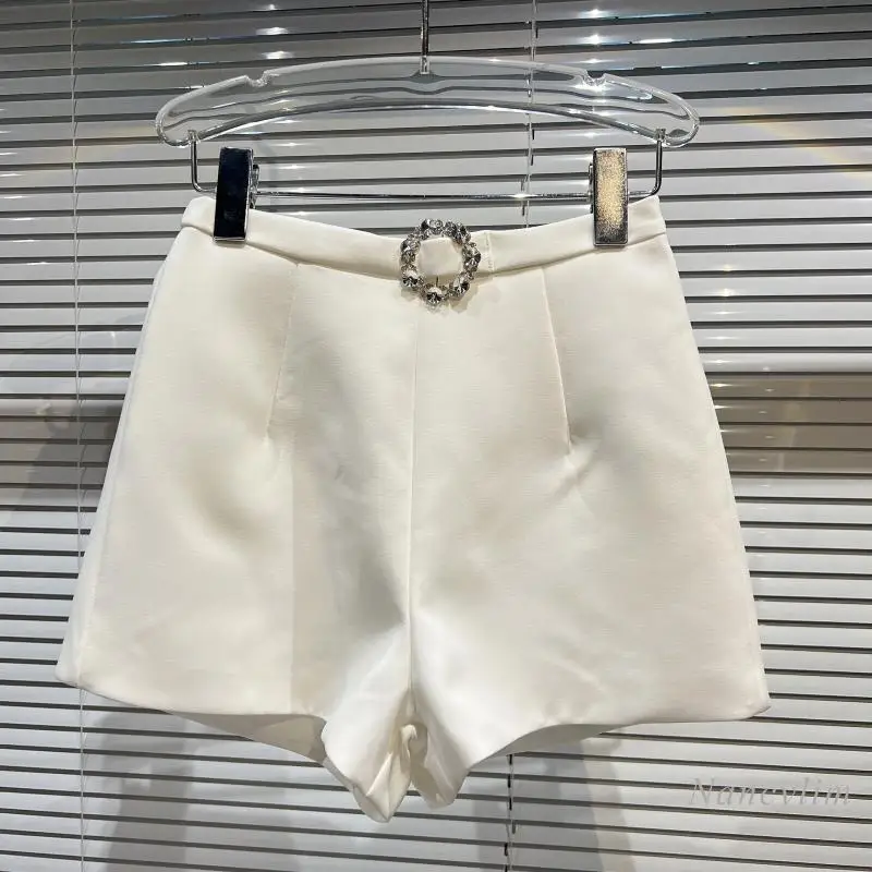 

2022 Spring New Classic Style Air Drill Waistband Buckle Design Temperament Shorts for Women White Black