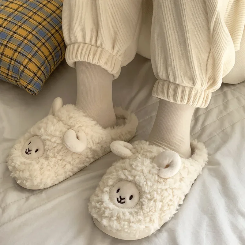 

Симпатичные хлопковые тапочки с мультяшным рисунком, осень и зима, домашние тапочки для пар, теплые тапочки из искусственного меха, хлопковая обувь с сердечками для девочек, зима