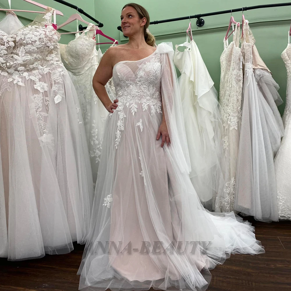 

Anna Charming One Shoulder Wedding Gowns for Women Appliques Tulle Pleats Zipper Sweep Train Vestidos De Noiva Para Mariagens