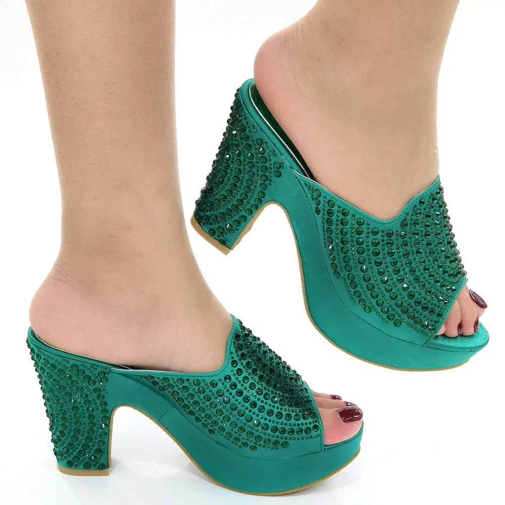 

Latest Design Designer Luxury Slippers 2022 Simple Women Party Prom Summer Elegant Fashion Rhinestone Women Sandals Plus Size