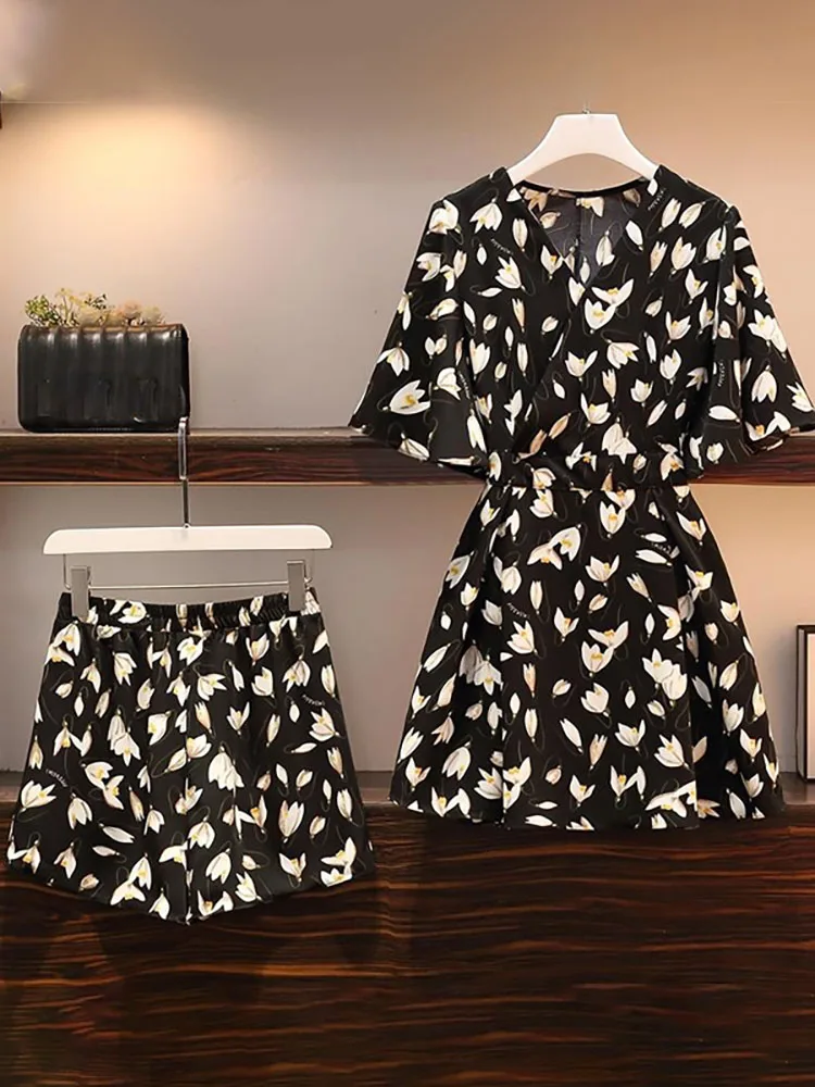 

Женский пляжный мини-костюм с цветочным принтом, шифоновое платье на шнуровке с V-образным вырезом и шорты с широкими штанинами и эластичной...