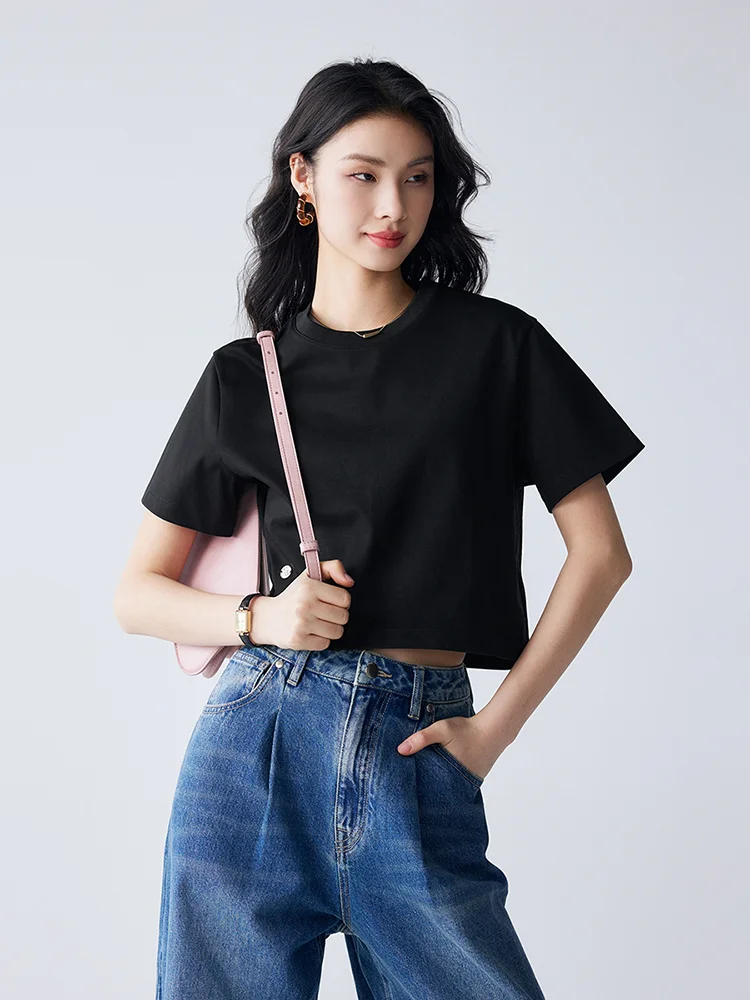 Маленькая хлопковая коробочка с золотыми пуговицами на плечах и круглым вырезом