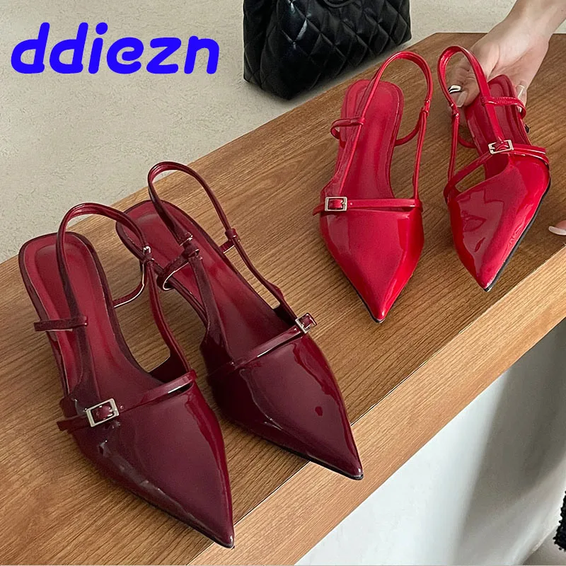 Туфли-лодочки женские на среднем каблуке заостренный носок дизайнерские