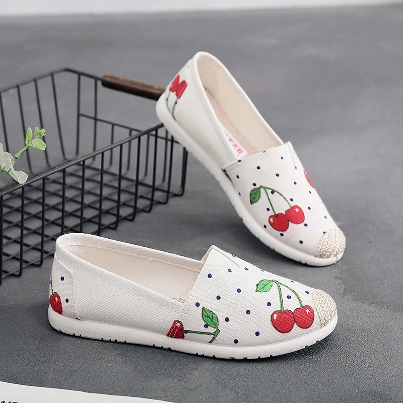 

2022 Low-top Casual Shoes Old Beijing Cloth Shoes Students White Shoes Universal Soft-soled Canvas Large Size Women's Shoes