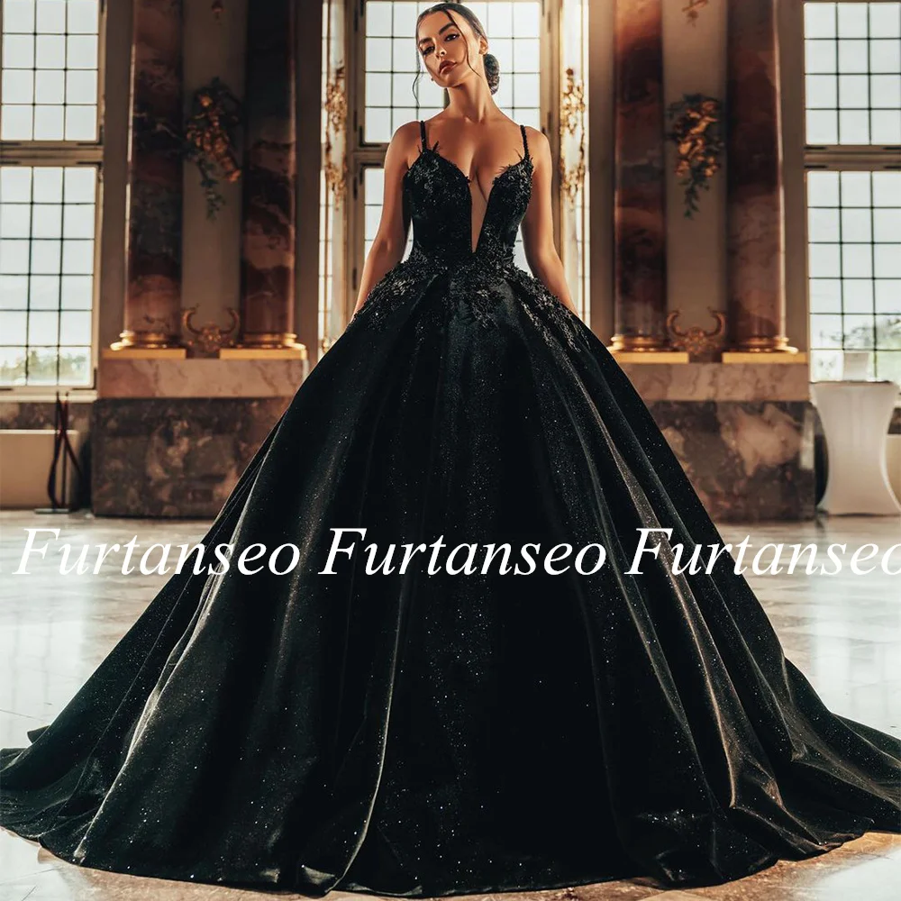 

Luxury Ball Gown Prom Dresses Sexy Spaghetti Straps V Neck Beading Applique Sweep Train Backless Saudi Arabic Evening Dress