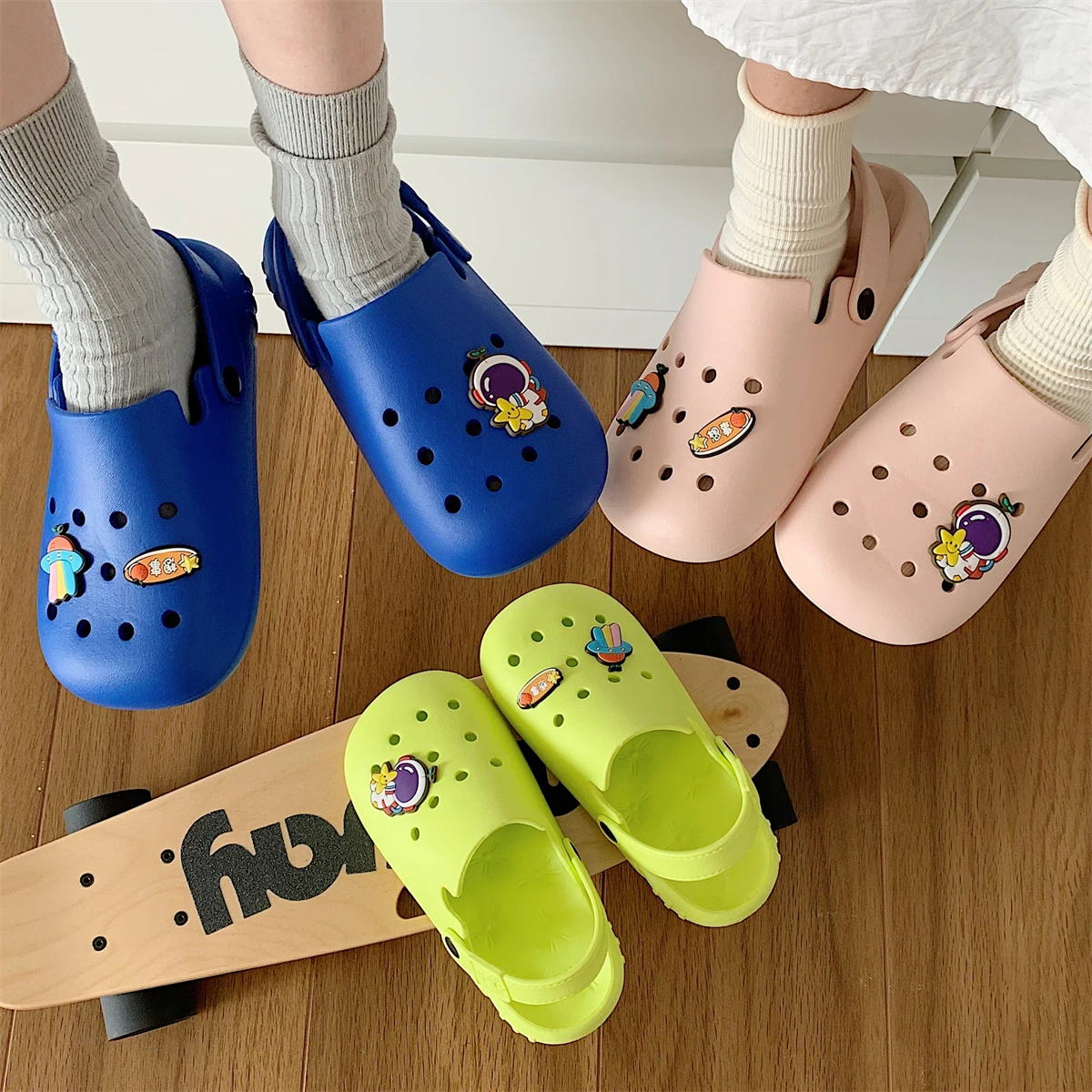 2022 New Summer Fashion Adult Cartoon Hole Light Toe Sandals Non-slip Beach Shoes Indoor and Outdoor Slippers All-match and Comf