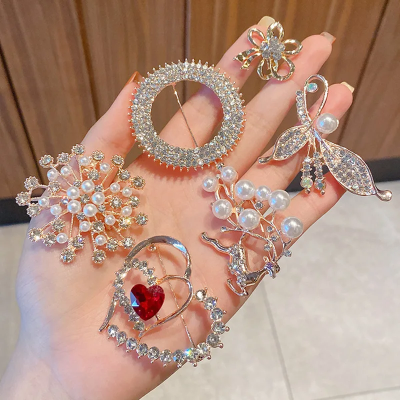 

Exquisite Brooch Corsage Pin Fixed Clothes Accessories anti-light Buckle Flowers Animal Imitation Pearl Zircon Brooch брошь женс