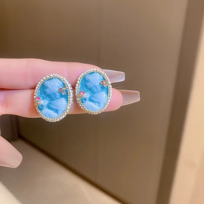 

Minar Unique Design Blue Color Resin Head Portrait Earring for Women Rhinestone Pearls Oval Statement Dangle Earrings Jewelry