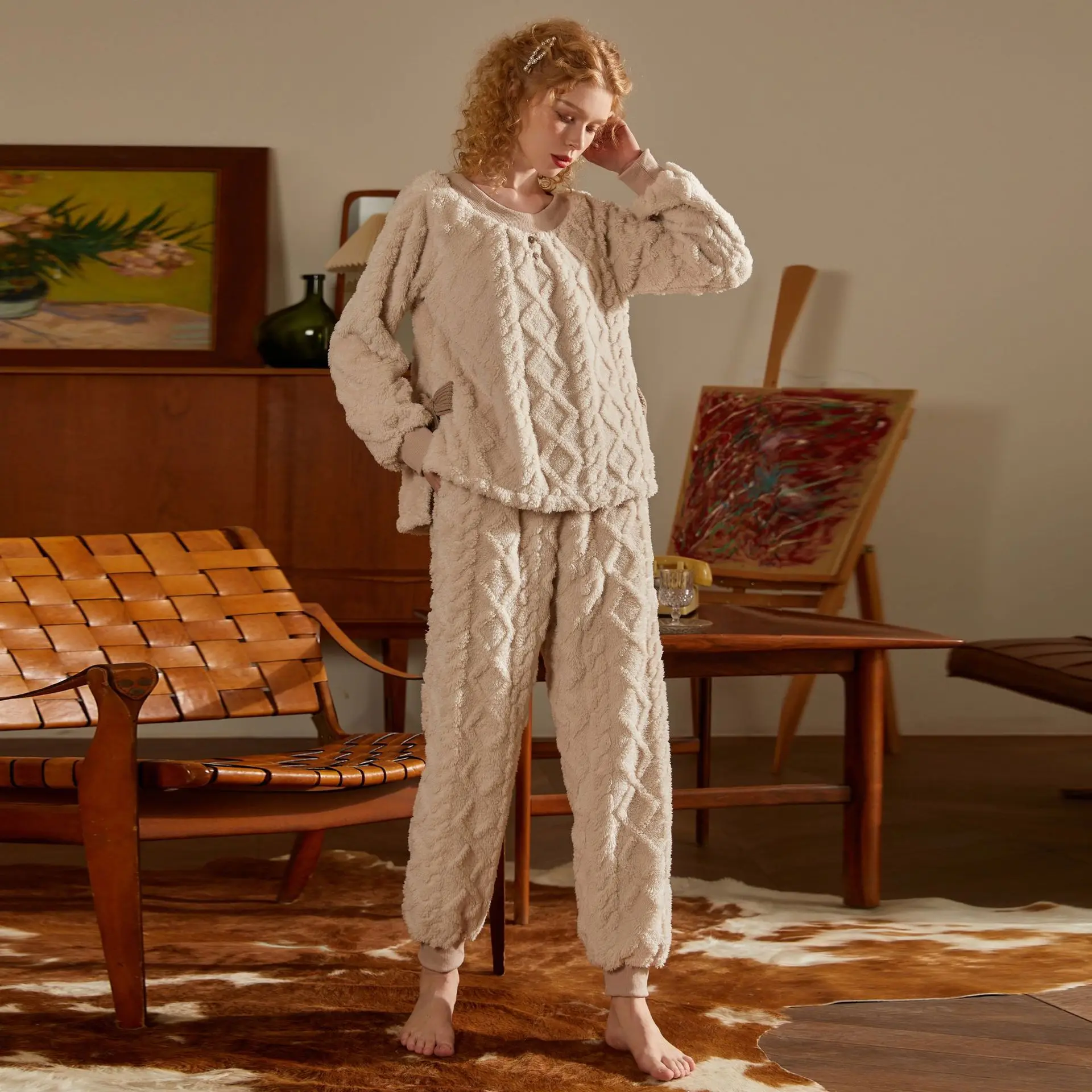 

Оригинальный жаккардовый плюшевый пижамный комплект, женское украшение в рубчик с круглым вырезом и большим бантом, можно носить домашнюю ...