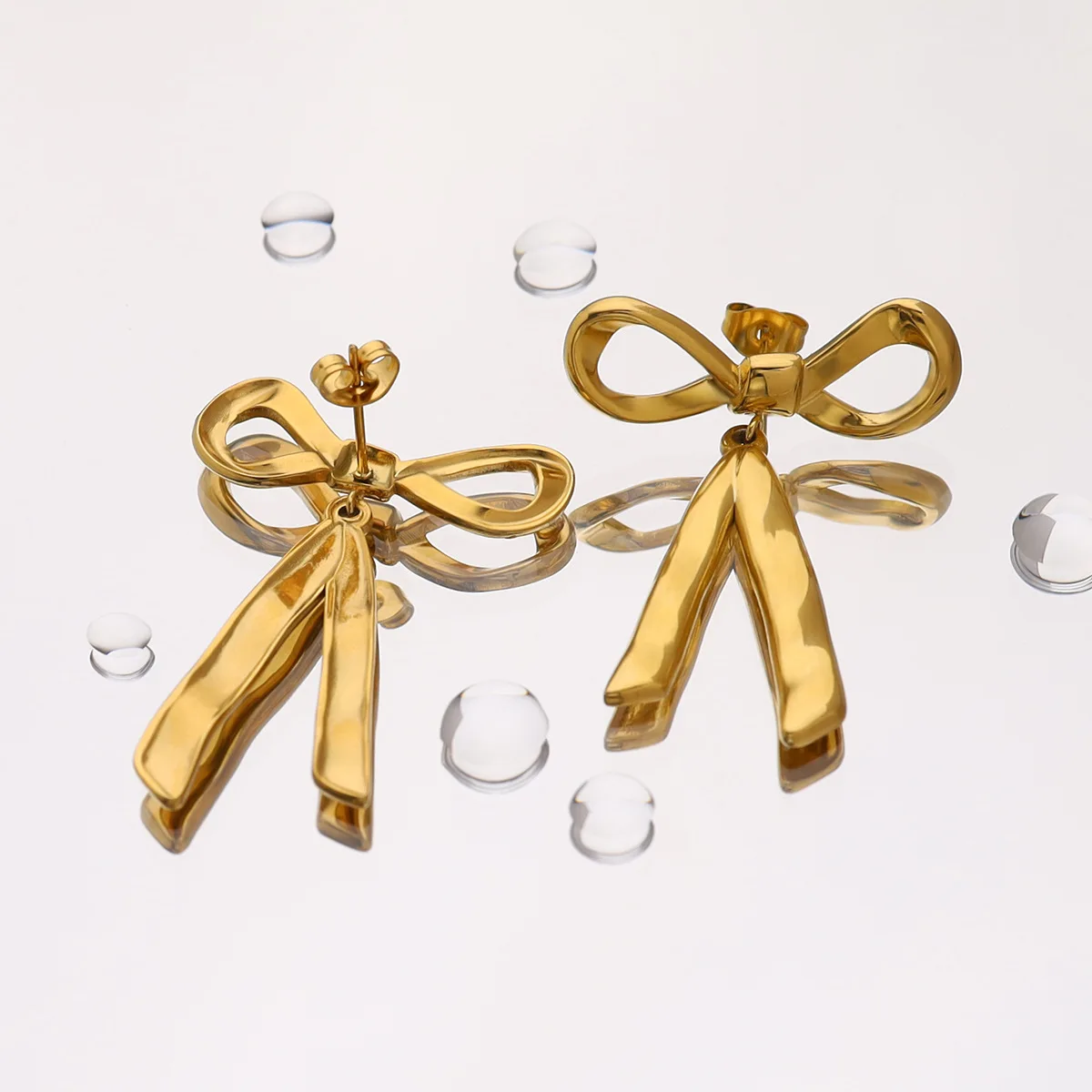 Модные серьги-гвоздики из нержавеющей стали в форме банта покрытые 18-каратным