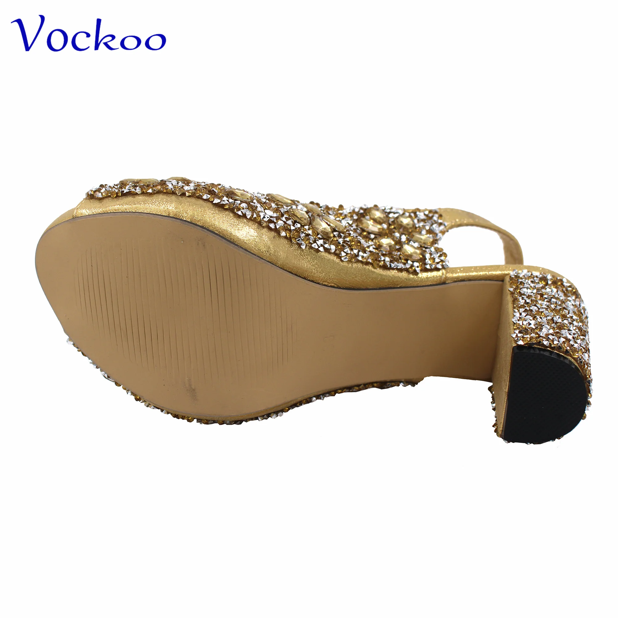 Рисунок 5 - Африканская женская обувь и сумка золотого цвета