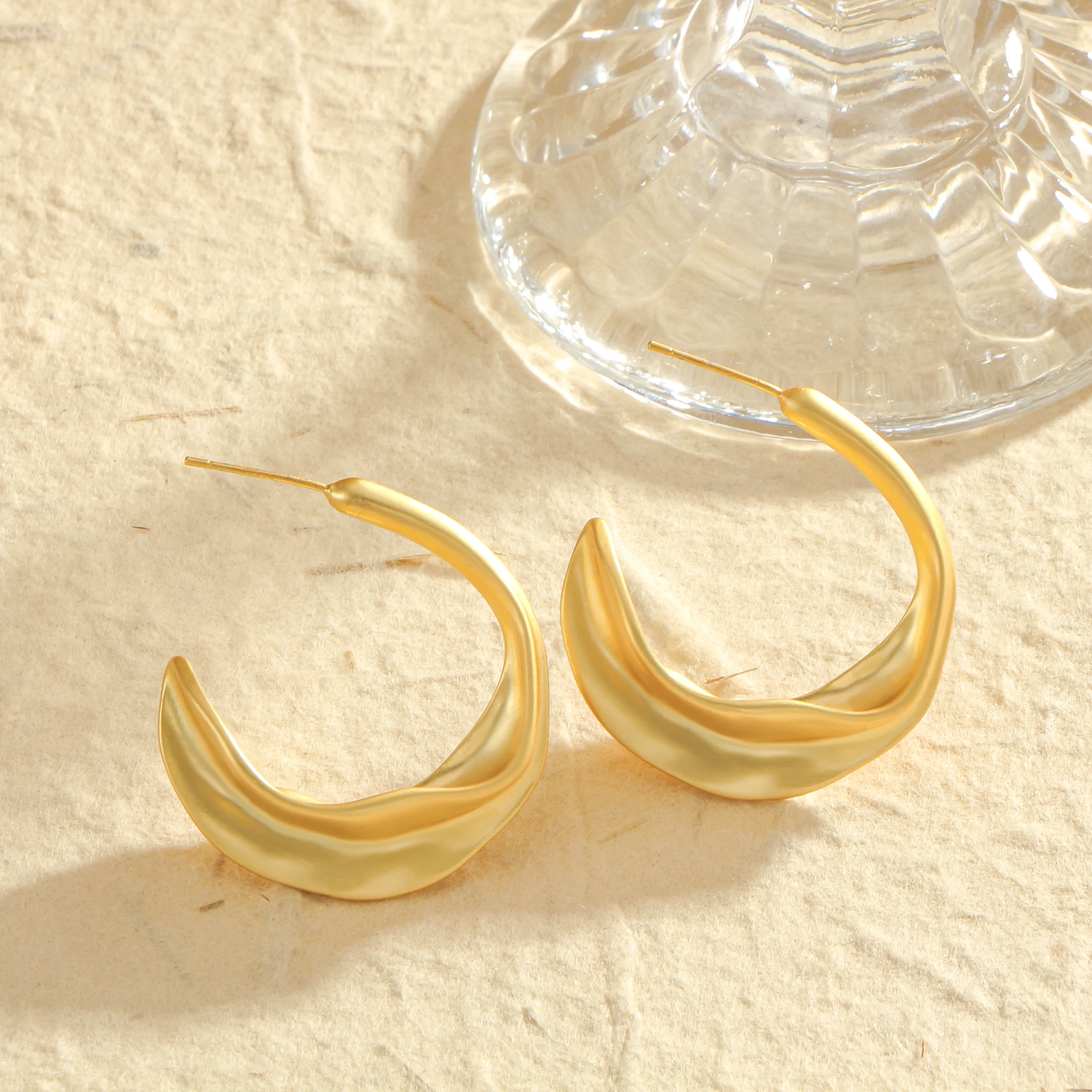 Женские элегантные и изысканные золотые серьги-гвоздики LNCHRAN