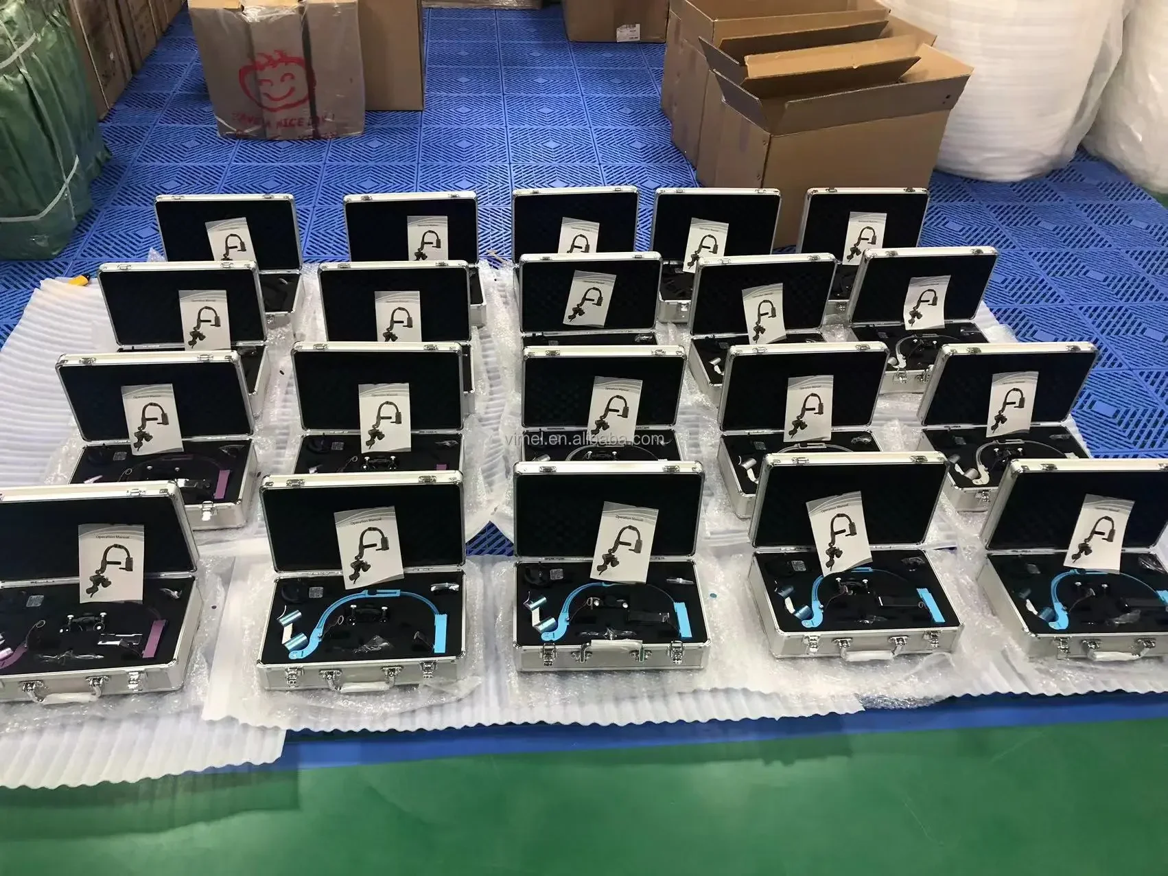 Налобный фонарь с лупой 2 5x 3