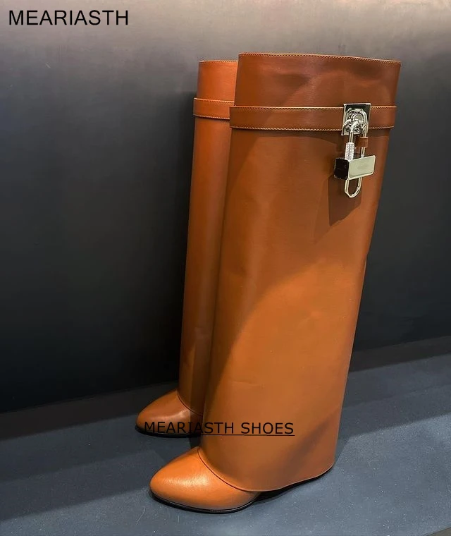 

Женские замшевые ботинки на танкетке, с острым носком и закрытым каблуком