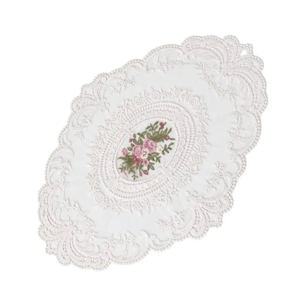 

Кружевная вышитая подставка