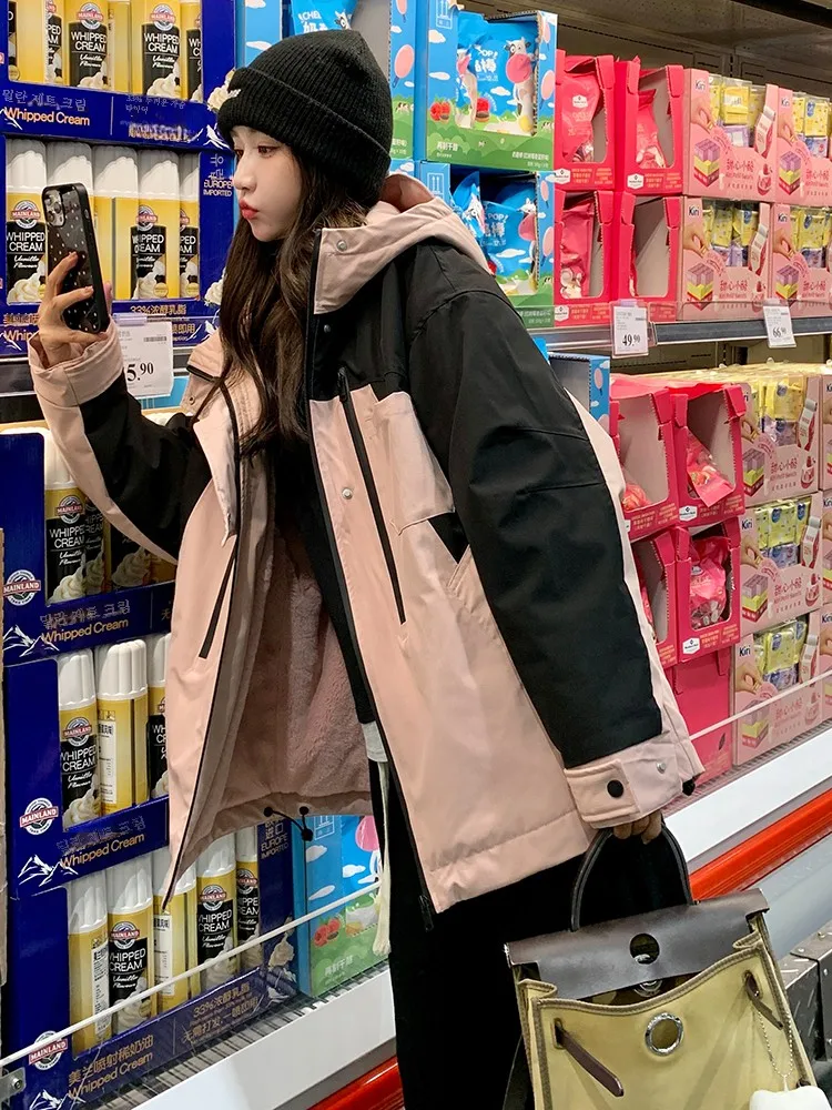 Pink Patchwork Hood Cargo Jacket Outerwear Women 2024 Winter New Design Sense Fleece-lined Thickened Parker Cotton-padded jacket
