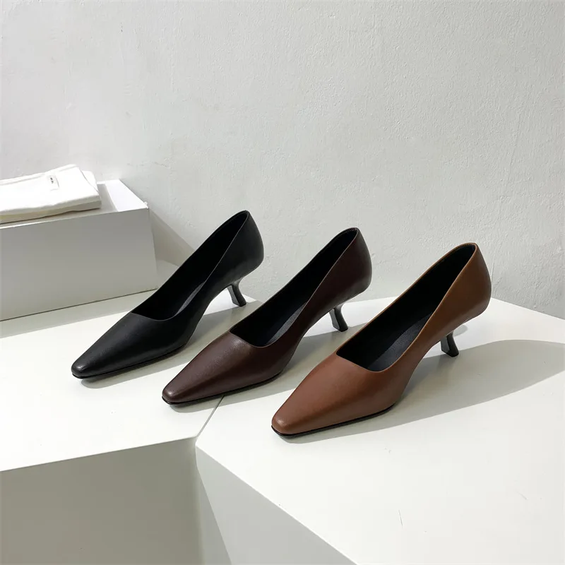 

2023 Fashion Lexury Cowhide Kitten Heel Pumps Pointed Toe Shallow Cuthigh Heels Simple Commuter Elegant Shoes Stilettoes Women