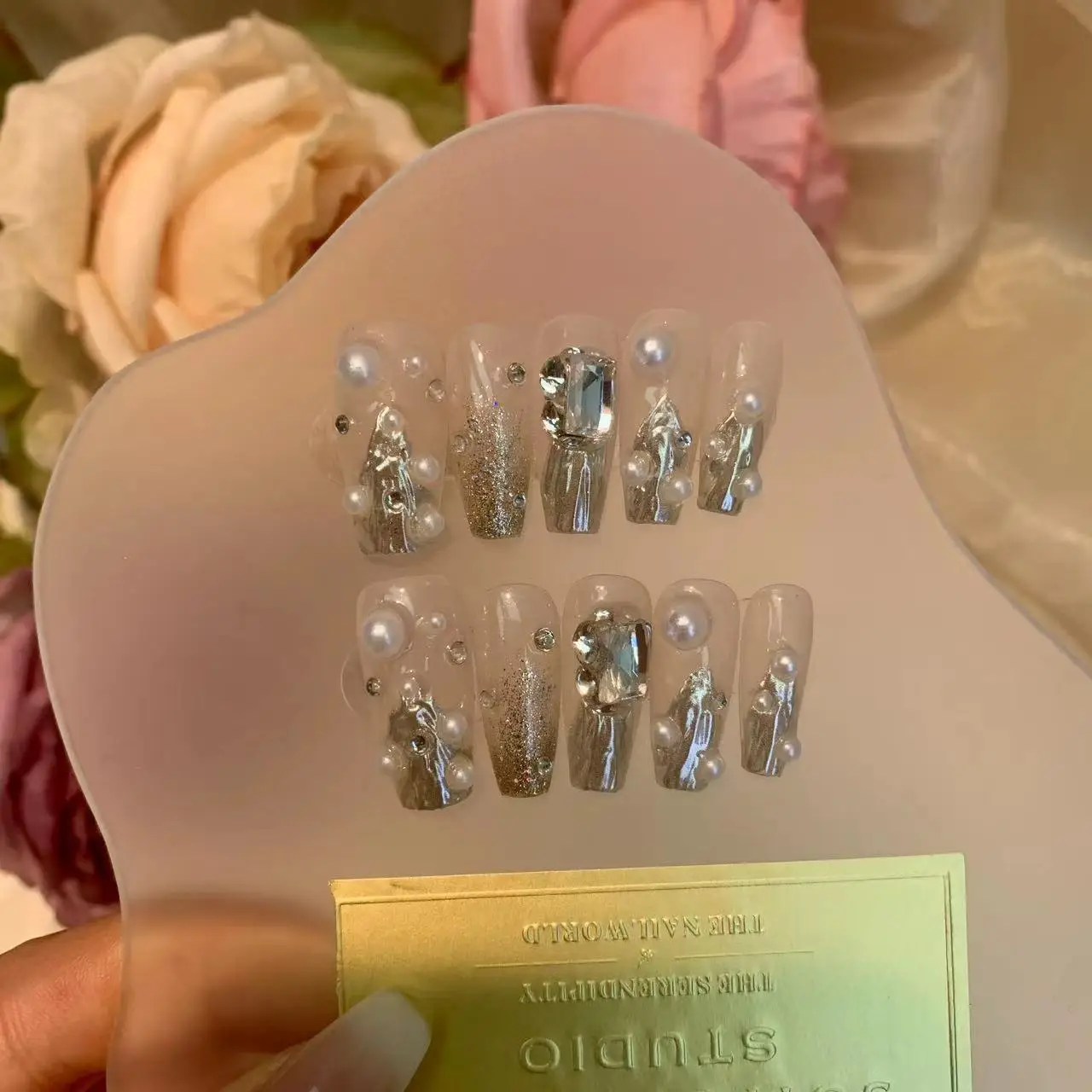 Зеркальные накладные ногти