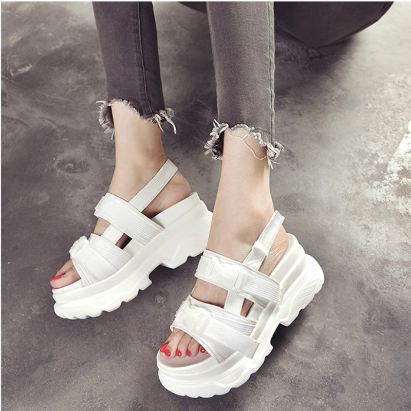 

Новинка, женские спортивные сандалии, летние сандалии на высоком каблуке, женские пляжные сланцы на толстой подошве, Размеры 35-43