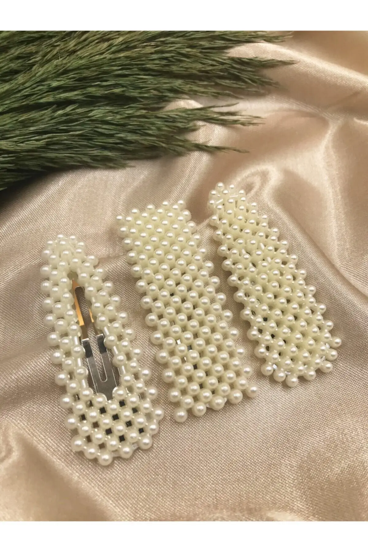 

2021New Season Hot Sale Women's Triple Studs Pearl Stone Buckle Pretty Style Girl Child Lady Style Luxury