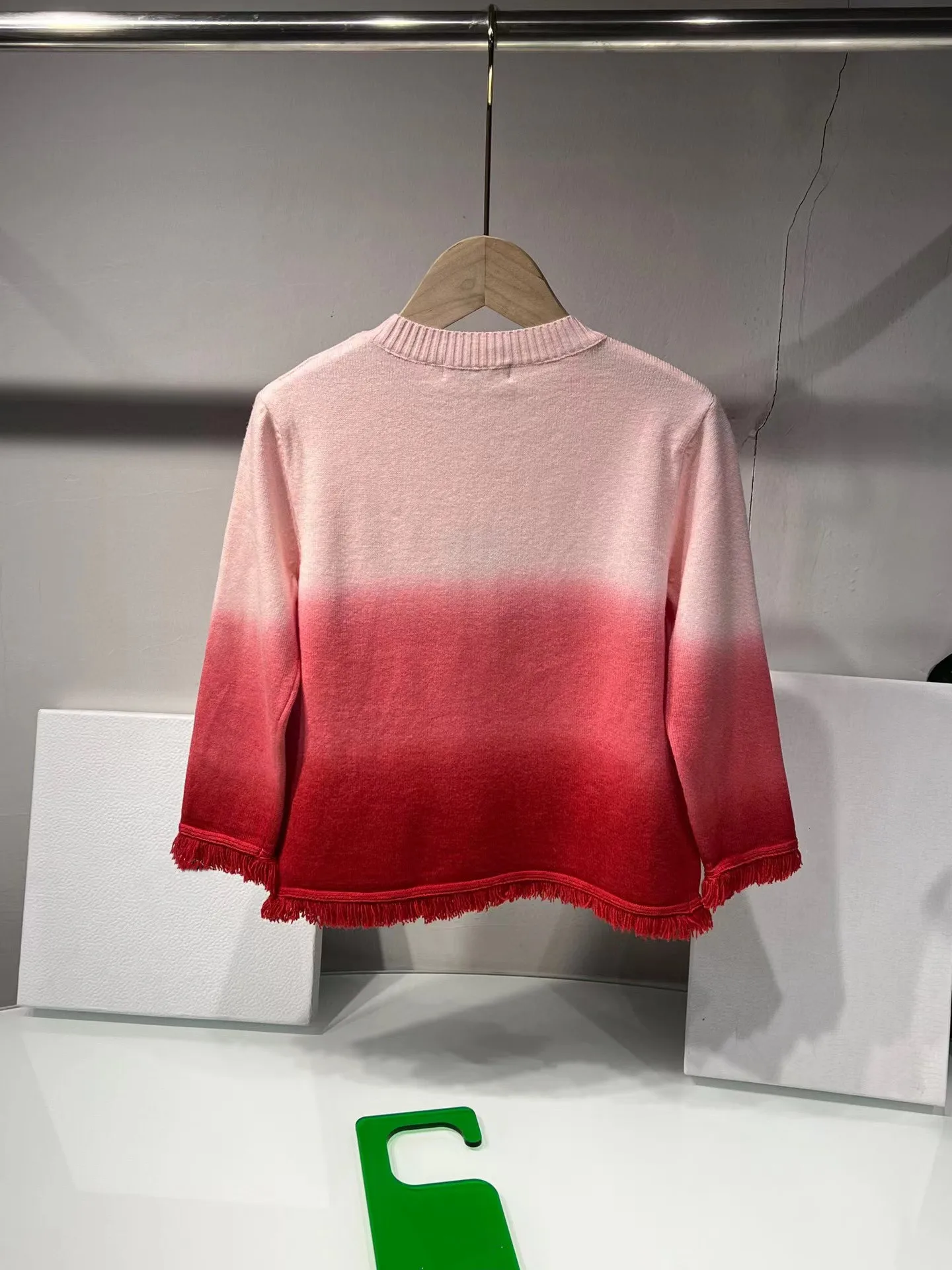 

2022 Spring and autumn high quality fashion brand gradient color round neck letter hem tassel knitted sweater girls' top