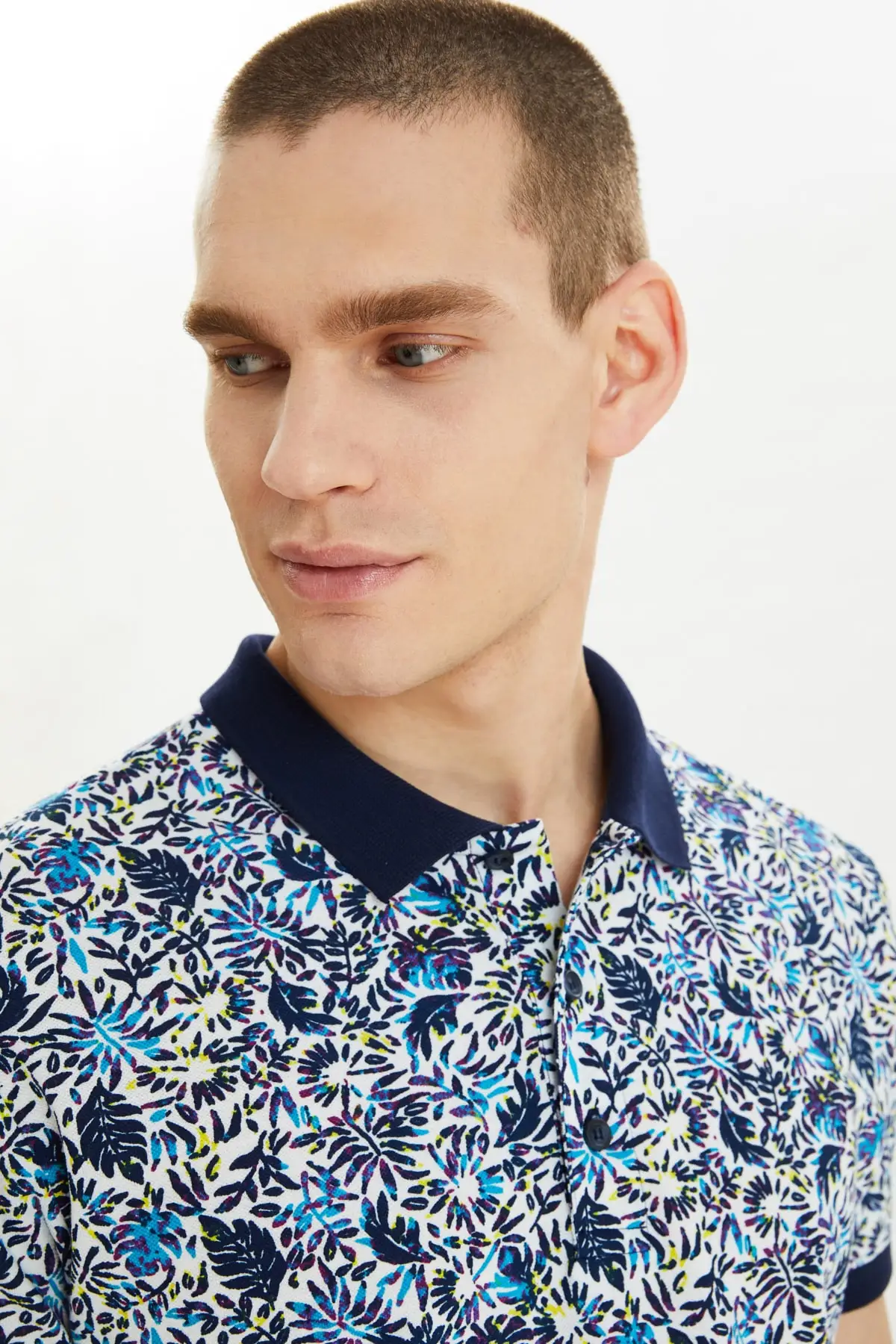 

Trendyol Men 'S Regular Fit Polo Collar T-shirt TMNSS21PO0211