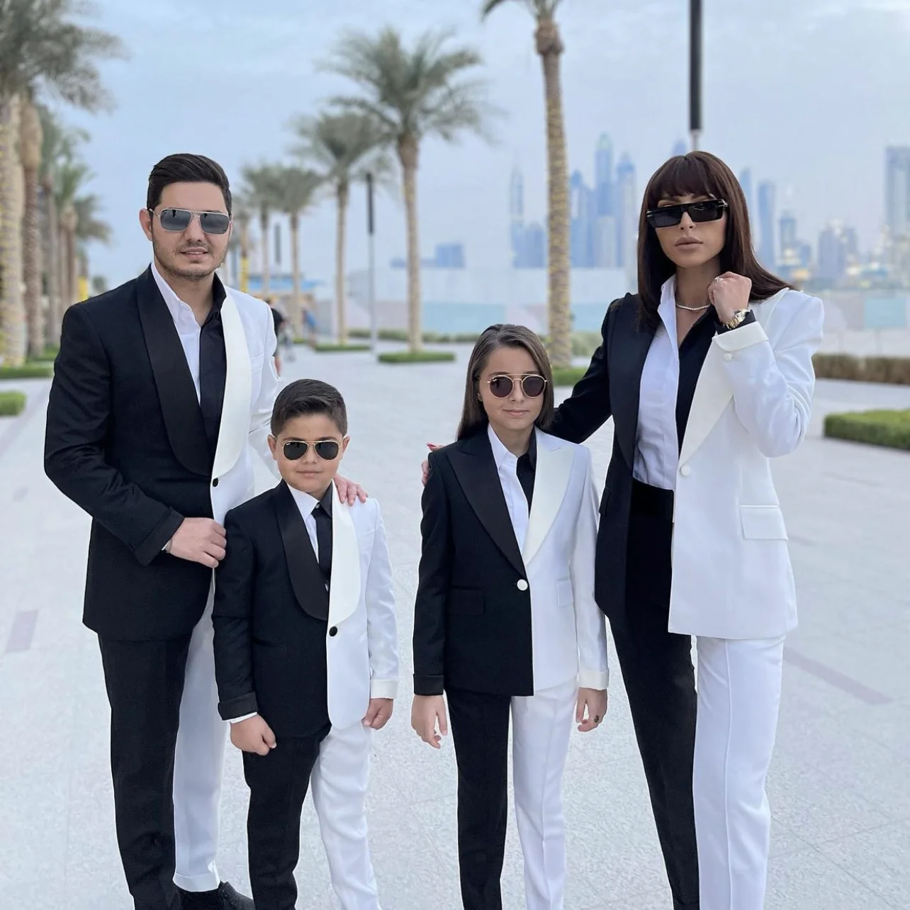Фото Черный белый лоскутный одинаковый костюм для родителей и детей/мужские женские