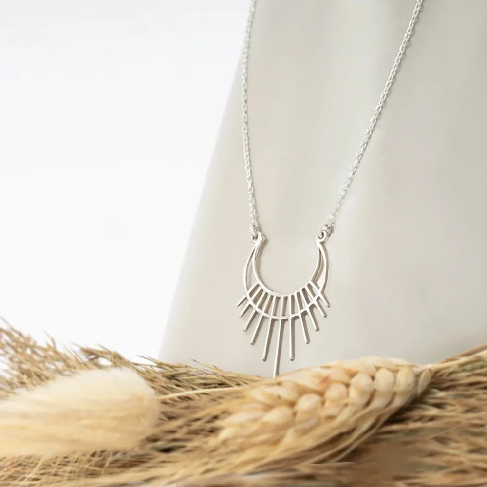 

Womens Crescent Pendant Necklace Stainless Steel Crescent Moon Neck Chains for Female Luxury Design Charm Wedding Jewelry Gifts