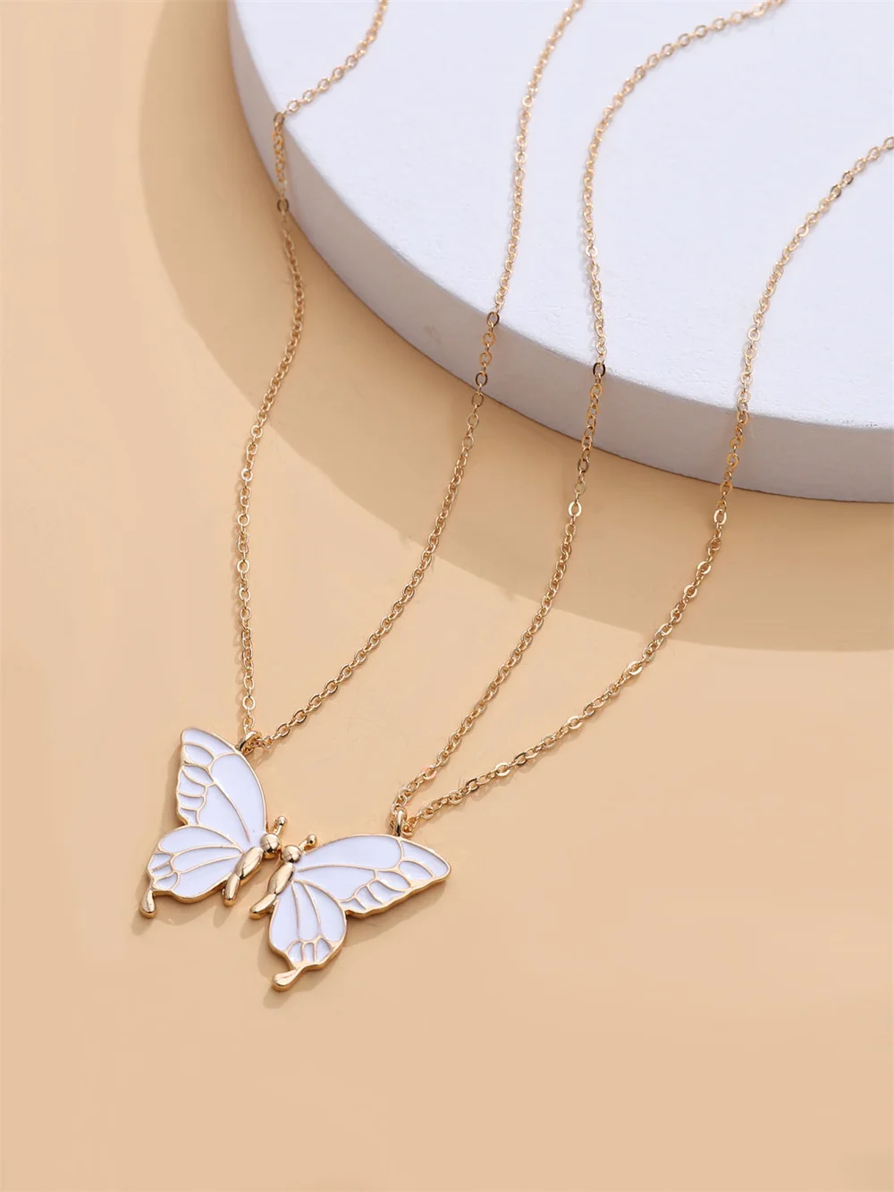 

A Pair of Alloy Drop Oil Necklace Butterfly Pendant Collarbone Chain Sister Mother and Daughter Girlfriends Beauty Jewelry Gift