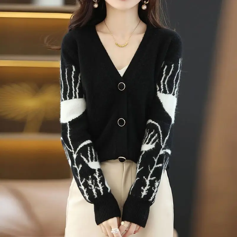 Женский вязаный свитер с V-образным вырезом и длинным рукавом