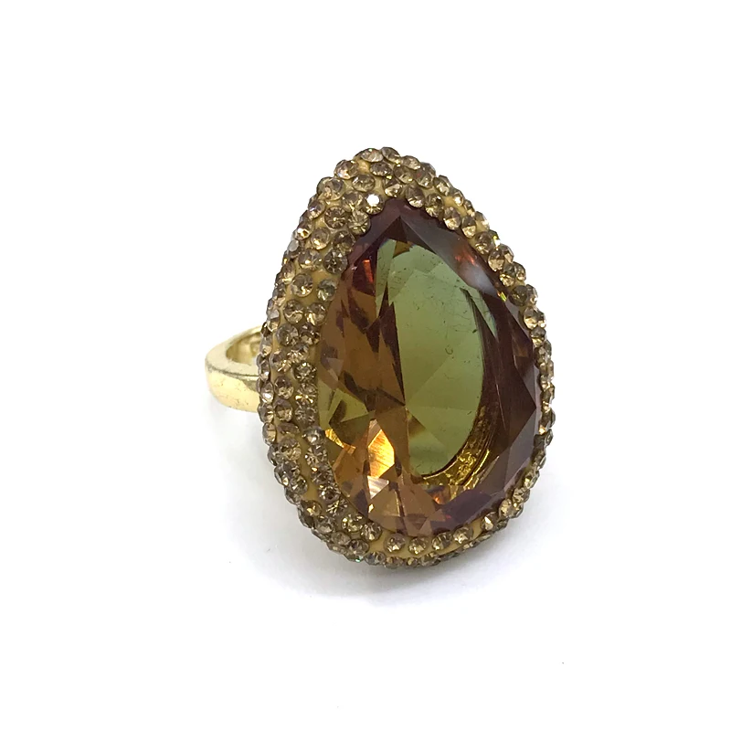 Женское кольцо с изменяемым размером